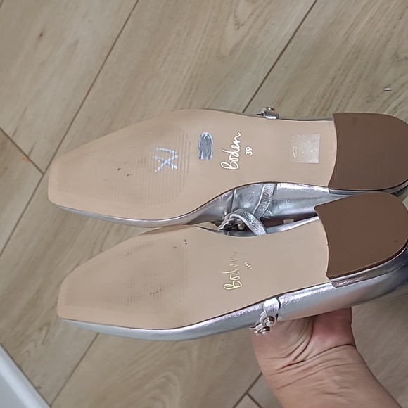 Boden Elegant Silver Women's Shoes with Pearl Detail Size 39/8 - Picture 9 of 9
